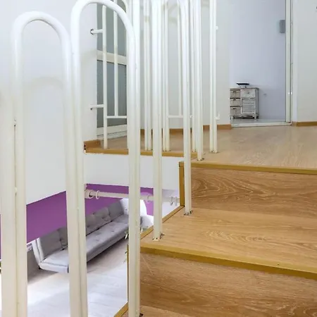 Lejlighed Sunny 2-bedroom Maisonette & Parking