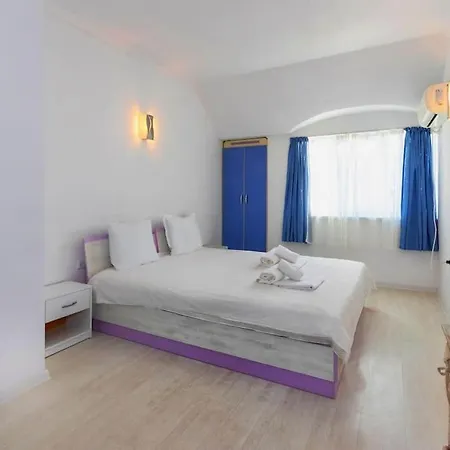 Sunny 2-bedroom Maisonette & Parking Apartament Varna