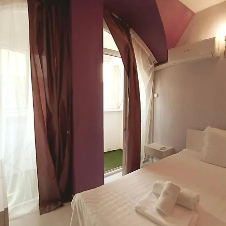 Sunny 2-bedroom Maisonette & Parking 瓦爾納