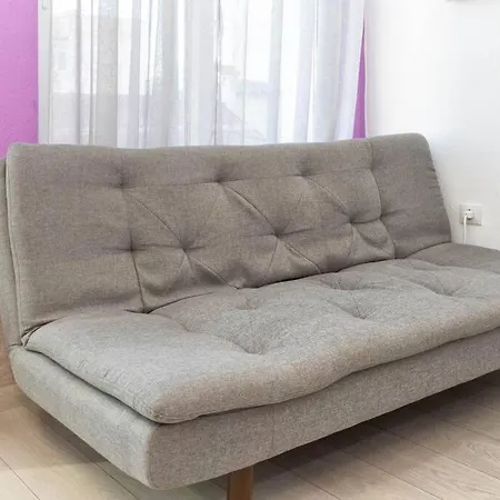 Sunny 2-bedroom Maisonette & Parking * 瓦爾納